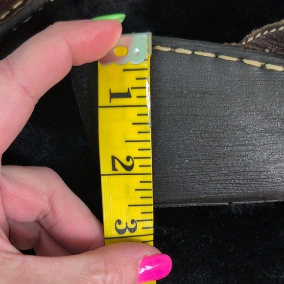 Born. Classic Brown Leather Thong Wedge Sandals with Contrast Stitching. Size 10 - Picture 14 of 14